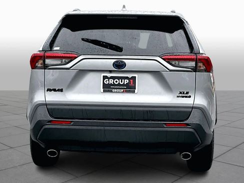 Used 2022 Toyota RAV4 XLE image 4