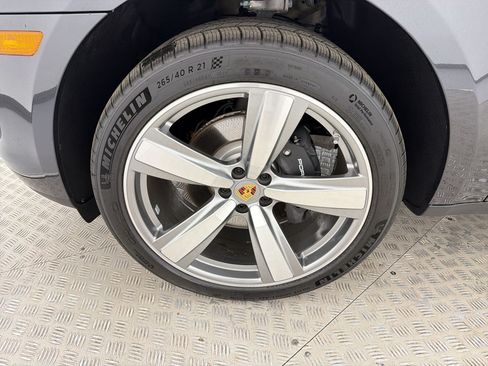 Used 2026 Porsche Macan AWD/4WD image 11