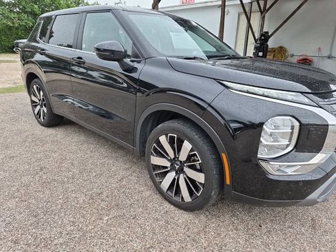 Used 2025 Mitsubishi Outlander SE image 4