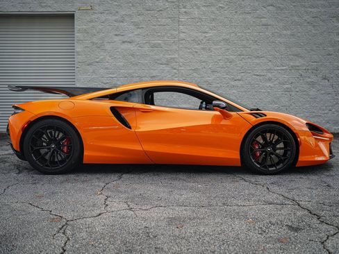 Used 2023 McLaren Artura Performance image 21