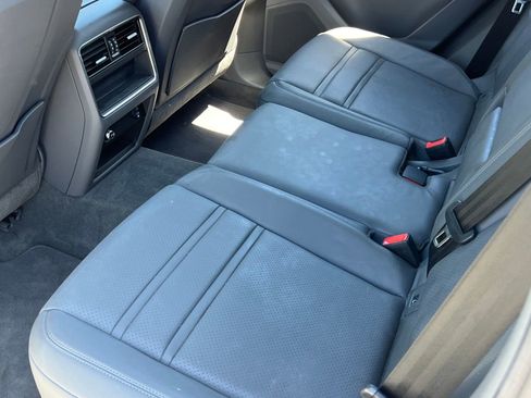 Certified 2023 Porsche Cayenne Platinum Edition AWD/4WD image 18
