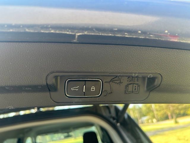 Used 2023 Ford Explorer XLT AWD/4WD image 8