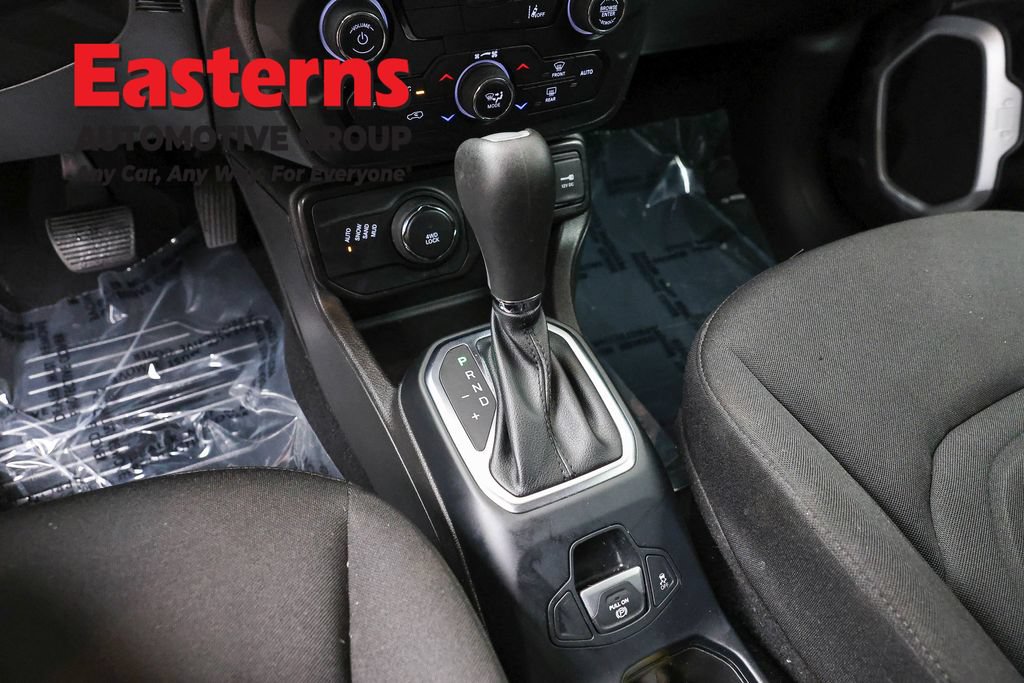 Used 2021 Jeep Renegade Latitude AWD/4WD image 13