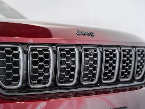 New 2025 Jeep Grand Cherokee Summit image 12