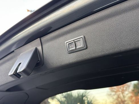 Used 2018 Audi Q3 2.0T Premium Plus w/ Premium Plus Package image 32