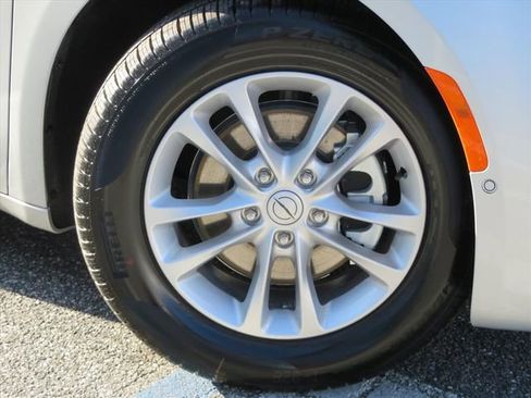 New 2026 Chrysler Pacifica Select image 7