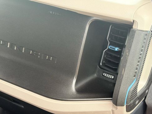 Used 2022 Ford Bronco Wildtrak image 48