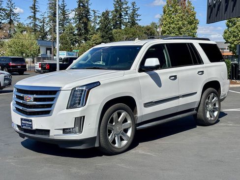 Used 2019 Cadillac Escalade Luxury AWD/4WD image 4