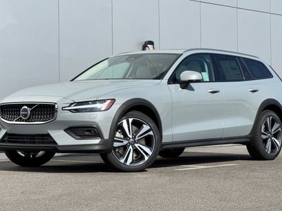 New 2026 Volvo V60 B5 Cross Country Plus w/ Climate Package