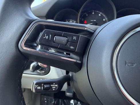 Certified 2023 Porsche Macan AWD/4WD image 34