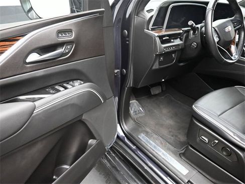 Used 2022 Cadillac Escalade Premium Luxury image 14