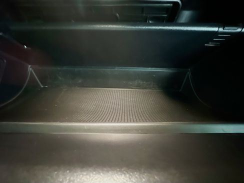 Used 2025 Volvo XC40 B5 Core image 32