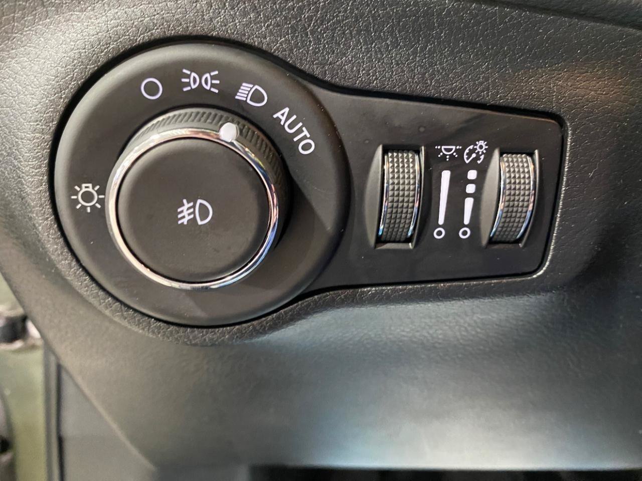 Used 2018 Jeep Compass Trailhawk w/ Cold Weather Group AWD/4WD image 16
