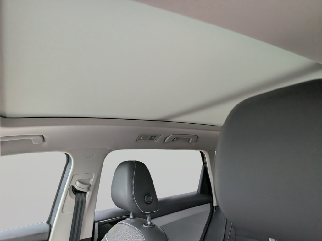 Certified 2023 Volkswagen Taos SE w/ Panoramic Sunroof Package FWD image 18