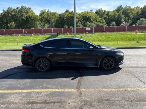 Used 2018 Ford Fusion SE w/ Equipment Group 201A FWD image 6