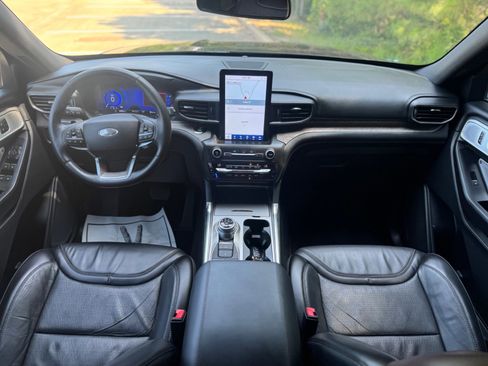 Used 2020 Ford Explorer Platinum w/ Premium Technology Package image 26