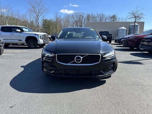 Used 2019 Volvo S60 T5 R-Design image 5