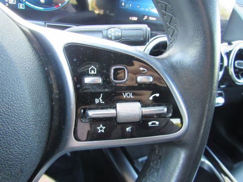 Used 2022 Mercedes-Benz GLA 250 4MATIC w/ Premium Package Lite image 37