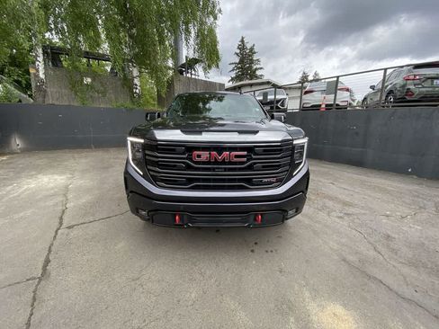 Used 2024 GMC Sierra 1500 AT4 w/ Technology Package AWD/4WD image 9