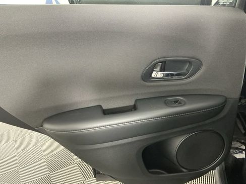 Used 2019 Honda HR-V LX image 9
