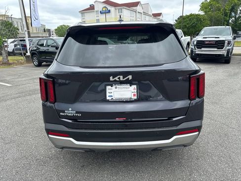 New 2025 Kia Sorento S w/ Panoramic Sunroof Package image 4