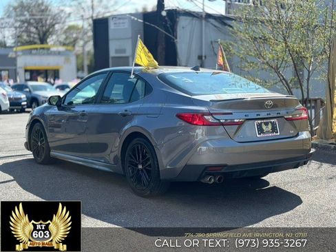 Used 2025 Toyota Camry SE FWD image 4
