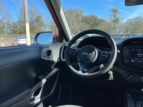 Used 2025 Kia Soul LX w/ LX Technology Package image 32