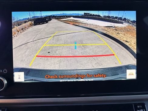 Used 2025 Toyota Camry SE w/ Convenience Package image 17