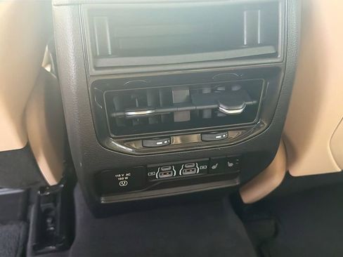 Used 2022 Jeep Grand Cherokee Limited image 19