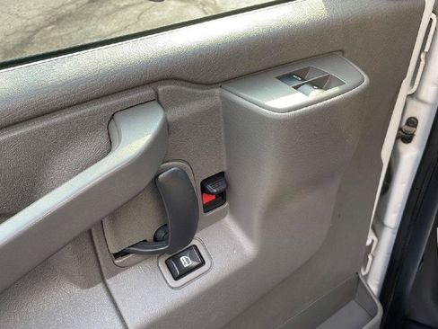 Used 2021 Chevrolet Express 4500 Extended w/ Power Convenience Package RWD image 10