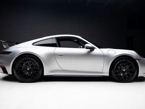 Used 2024 Porsche 911 Carrera RWD image 34