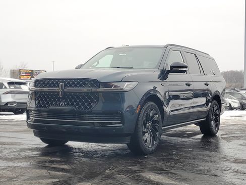 New 2025 Lincoln Navigator L Reserve image 2
