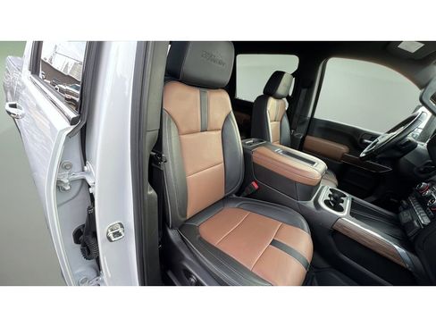 Certified 2021 Chevrolet Silverado 3500 High Country w/ Z71 Off-Road Package image 32