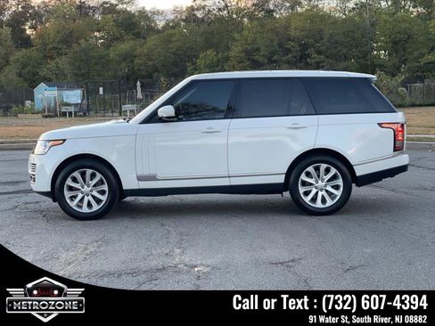 Used 2016 Land Rover Range Rover HSE image 11