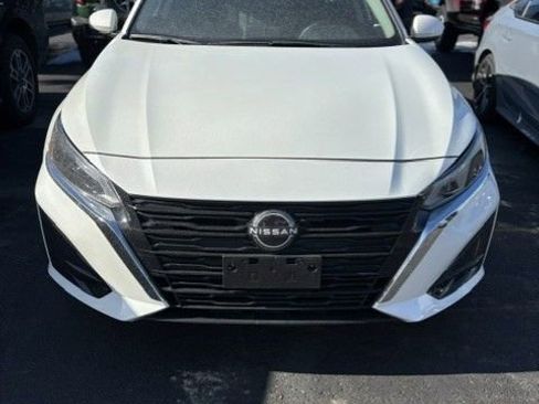 Used 2023 Nissan Altima 2.5 SV image 1