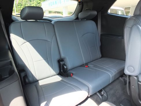 Used 2024 Buick Enclave Premium image 15