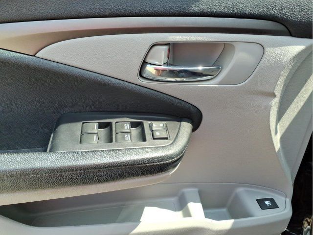Used 2018 Honda Pilot EX image 11