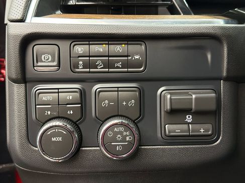 Used 2026 Chevrolet Tahoe High Country w/ Sun And Tow Package image 28