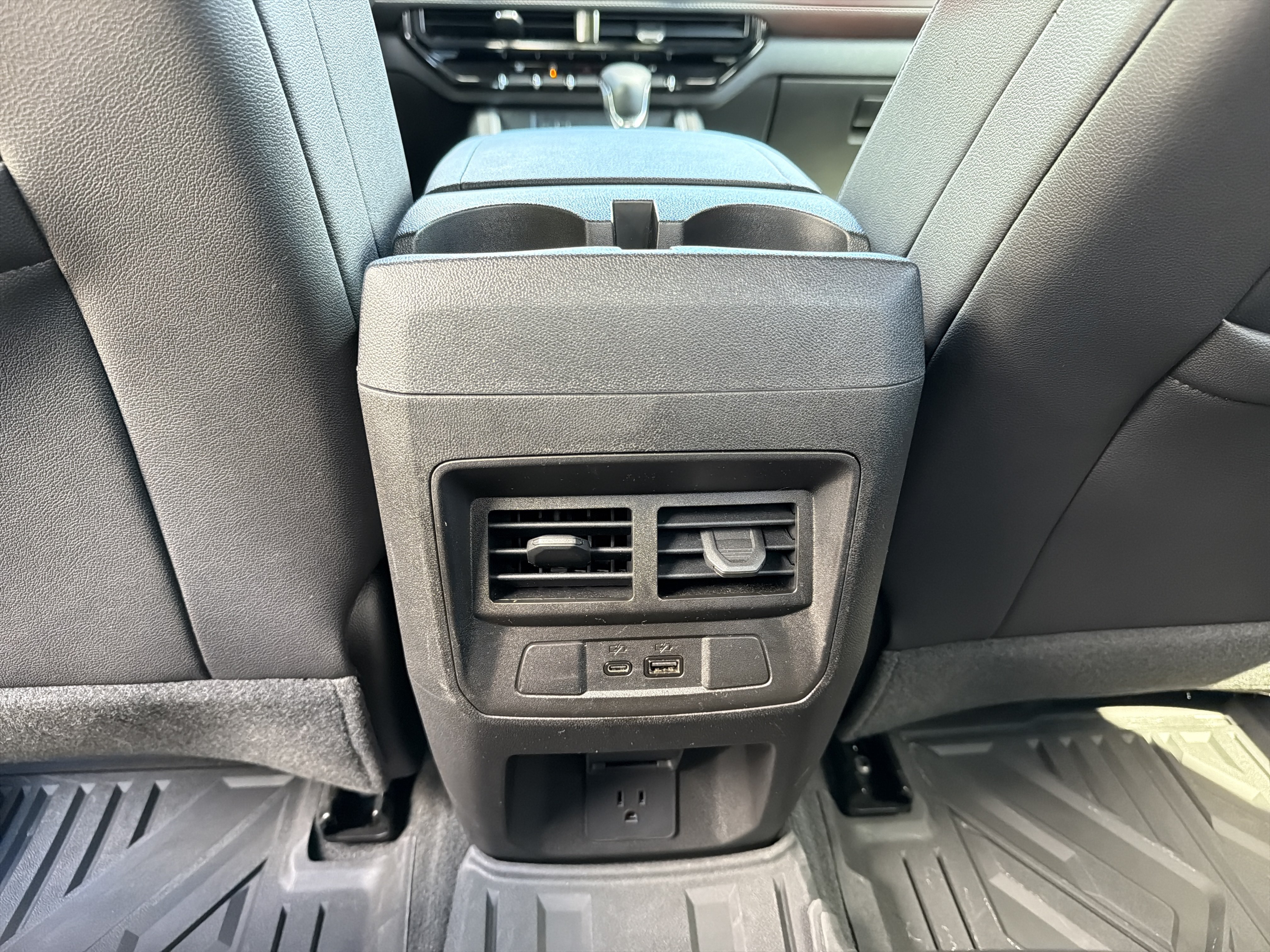 Used 2023 Chevrolet Colorado LT w/ LT Convenience Package III AWD/4WD image 29