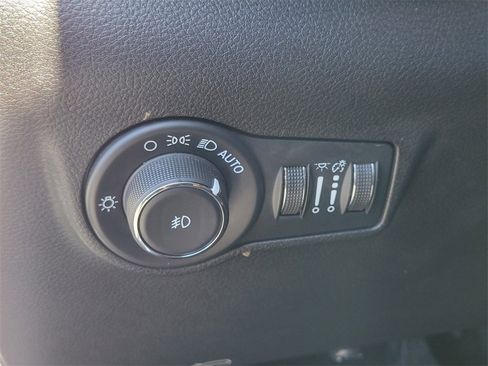 Used 2022 Jeep Compass Limited image 12