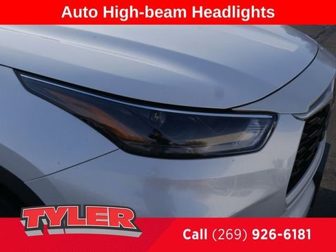 Used 2023 Toyota Highlander LE image 10