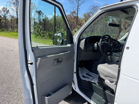 Used 2008 Ford E-250 and Econoline 250 RWD image 9
