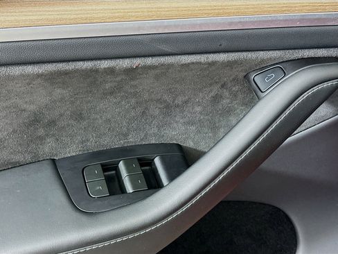 Used 2024 Tesla Model Y Long Range image 15