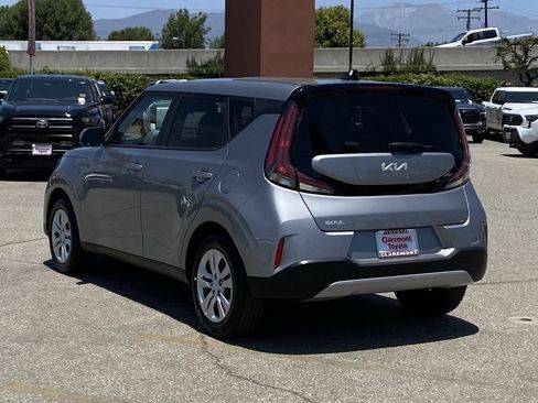 Used 2025 Kia Soul LX FWD image 39