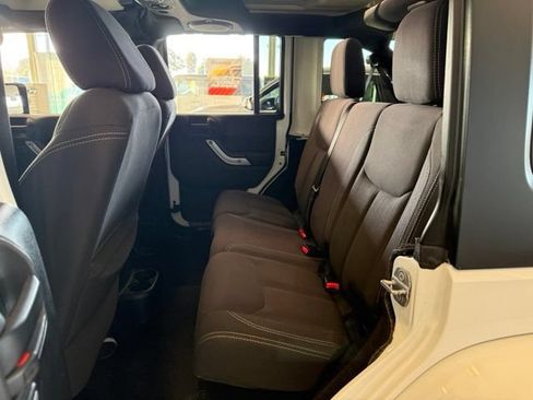 Used 2014 Jeep Wrangler Unlimited Sahara w/ Connectivity Group AWD/4WD image 19