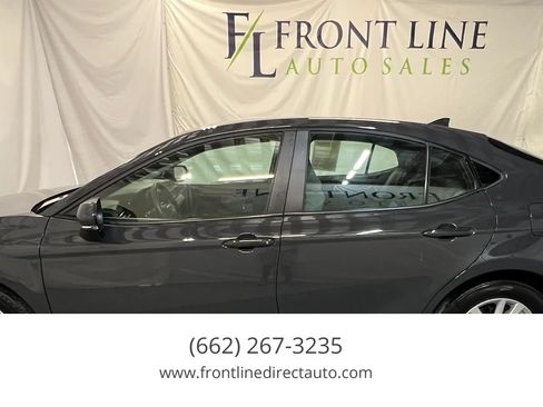 Used 2025 Toyota Camry LE FWD image 4