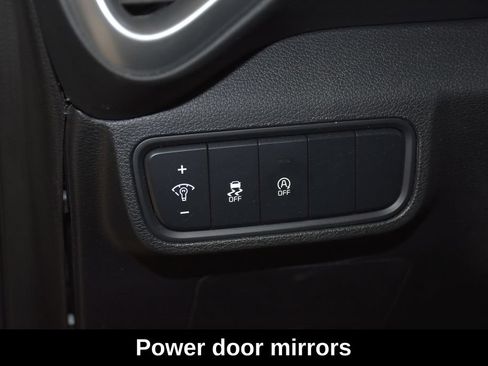 Used 2025 Kia Soul LX w/ LX Technology Package FWD image 11