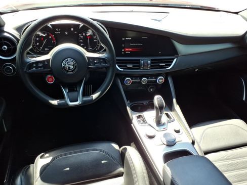 Used 2023 Alfa Romeo Giulia Veloce RWD image 21