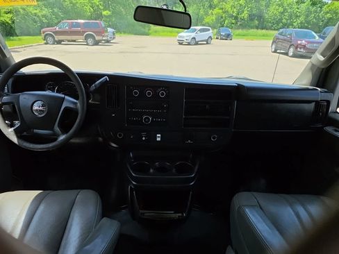 Used 2017 GMC Savana 3500 Extended RWD image 30