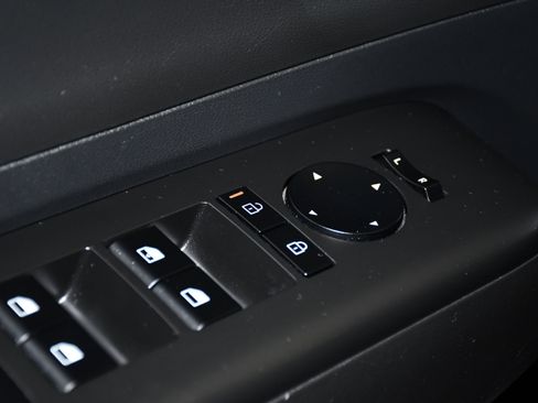 Used 2025 Hyundai Kona SEL image 33